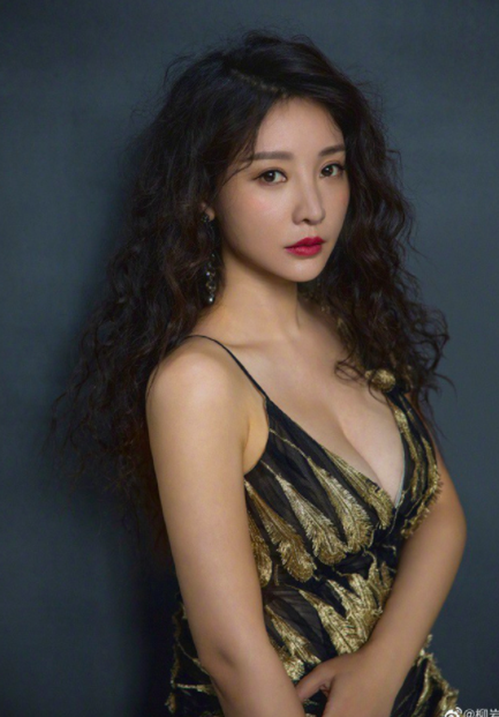 Hơn 10 năm nỗ lực thoát mác quả bom sex của Liễu Nham - 9 Hơn 10 năm nỗ lực thoát mác quả bom sex của Liễu Nham - 9