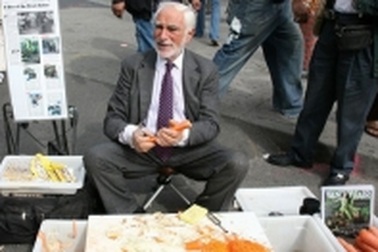 Trở thành triệu phú từ bán nạo khoai tây trên phố