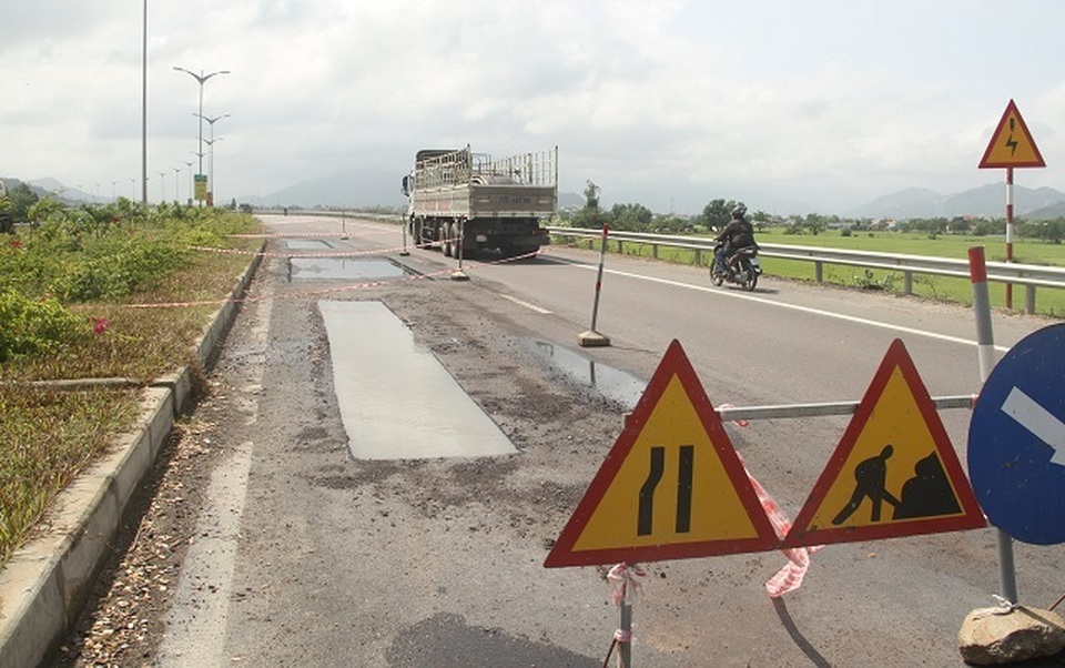 Quốc lộ hơn 4.000 tỷ đồng hư hỏng: Kiểm điểm chủ đầu tư, nhà thầu - 1 Quốc lộ hơn 4.000 tỷ đồng hư hỏng: Kiểm điểm chủ đầu tư, nhà thầu - 1