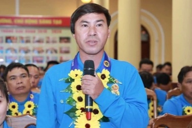 Công nhân nỗ lực để được đứng trong hàng ngũ của Đảng