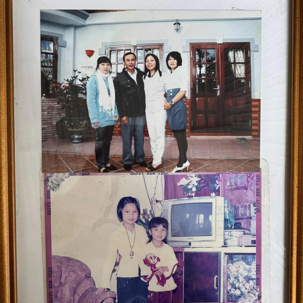 Cô gái trào nước mắt được chụp ảnh với mẹ đã qua đời 13 năm trước - 1 Cô gái trào nước mắt được chụp ảnh với mẹ đã qua đời 13 năm trước - 1