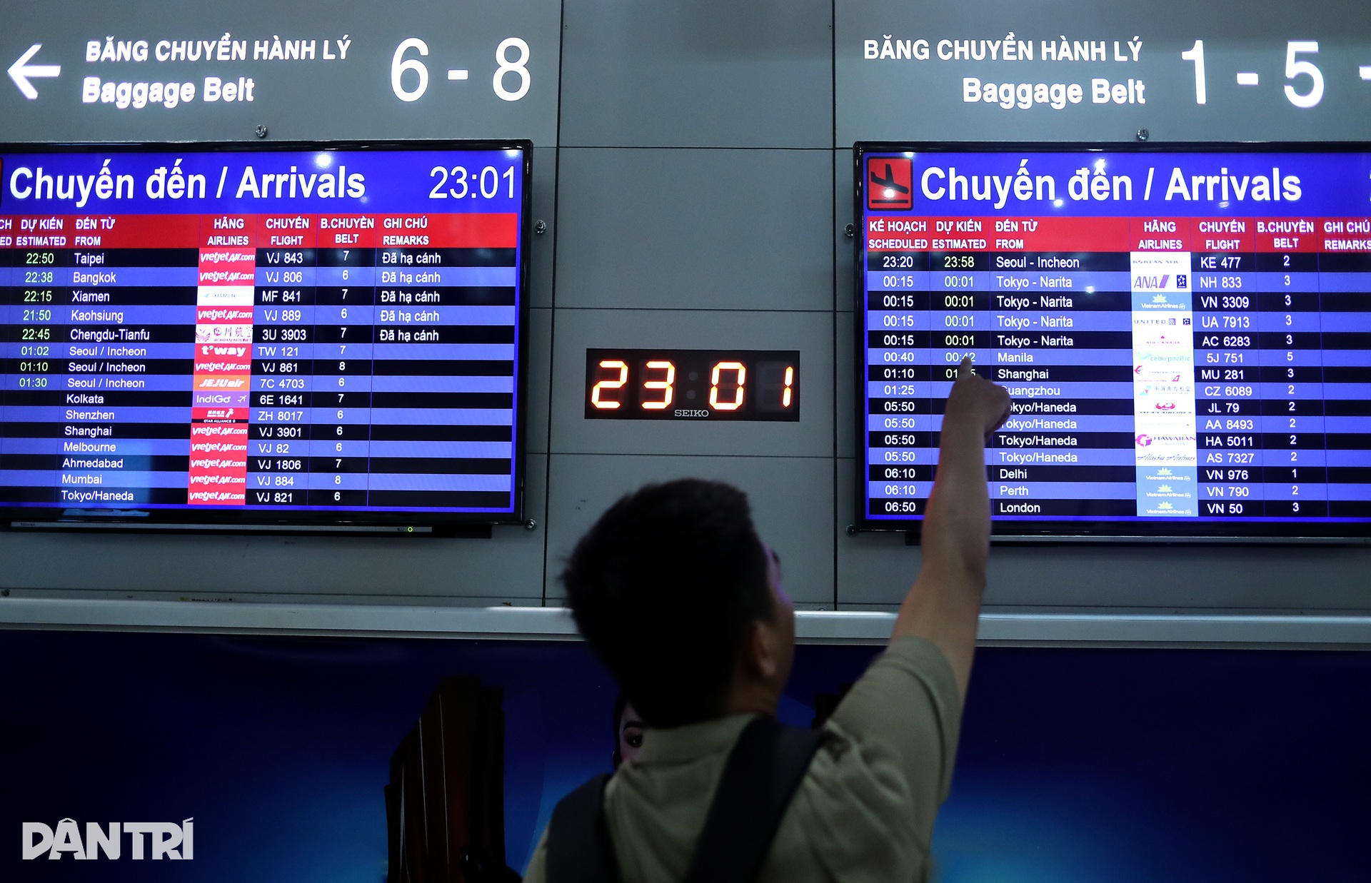 Sân bay Tân Sơn Nhất chật ních người vào giữa đêm - 4