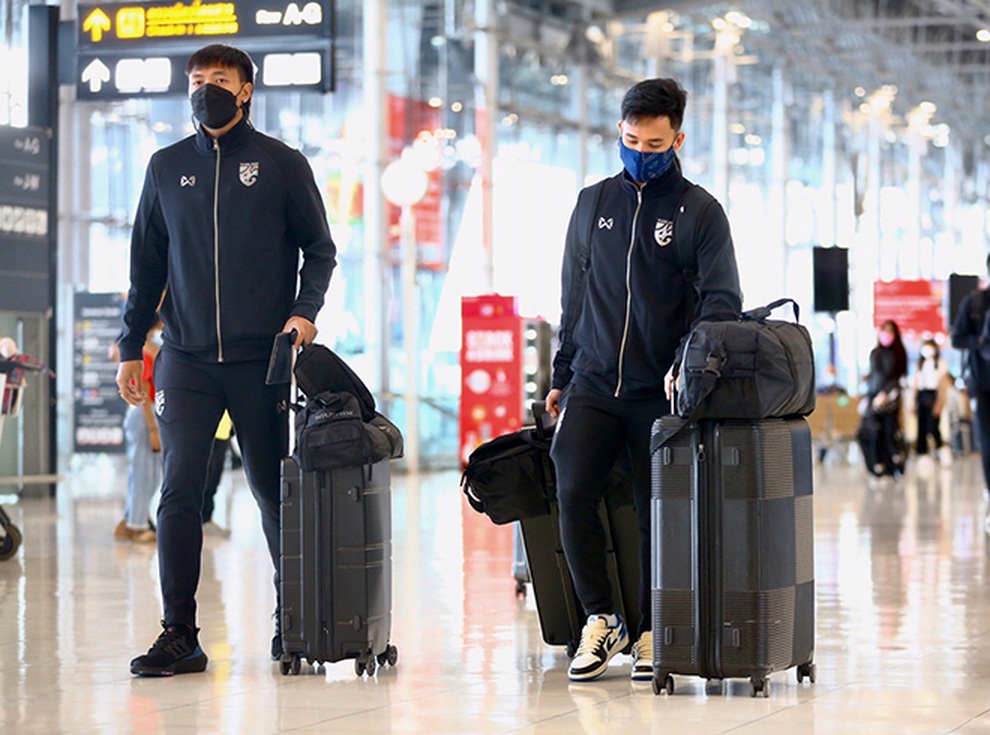 Thái Lan sang Singapore, HLV Mano Polking tái khẳng định vô địch AFF Cup - 4 Thái Lan sang Singapore, HLV Mano Polking tái khẳng định vô địch AFF Cup - 4