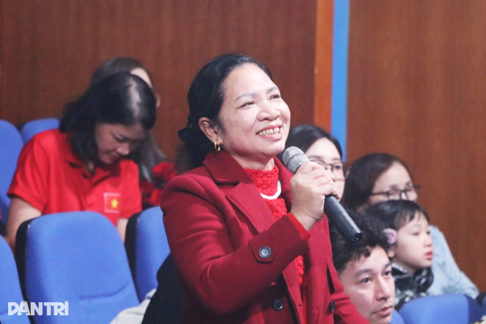 Mẹ cầu thủ Xuân Mạnh vay lãi, bán trâu để mua giày tập cho con - 4 Mẹ cầu thủ Xuân Mạnh vay lãi, bán trâu để mua giày tập cho con - 4