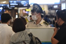 Nữ hành khách bị cấm bay 1 năm vì dùng giấy tờ giả