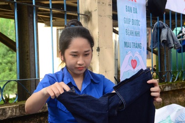 Quảng Ngãi: Bán quần áo cũ tạo quỹ giúp bệnh nhi máu trắng