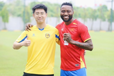 Sao nhập tịch ghi hơn 200 bàn "đánh đổi tất cả" để khoác áo tuyển Việt Nam