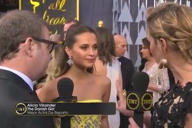 Alicia Vikander đẹp như cồng chúa trên thảm đỏ