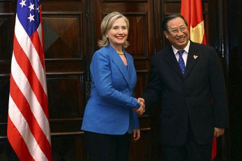Ngoại trưởng Mỹ Clinton đến Hà Nội