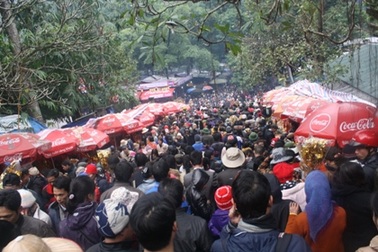 Xu hướng dung tục và tệ nạn hóa những lễ hội truyền thống