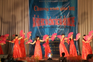 Sinh viên ngành công tác xã hội cùng “chơi”