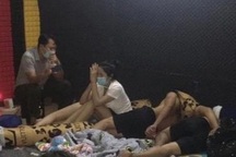 Cô gái trẻ điều hành động "bay lắc" núp bóng shop quần áo