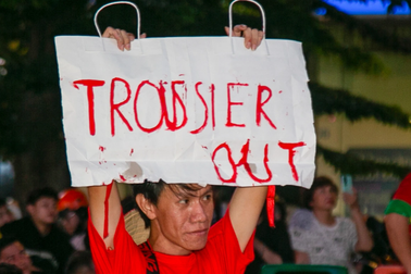 Đủ kiểu thất vọng của người hâm mộ sau trận thua của tuyển Việt Nam