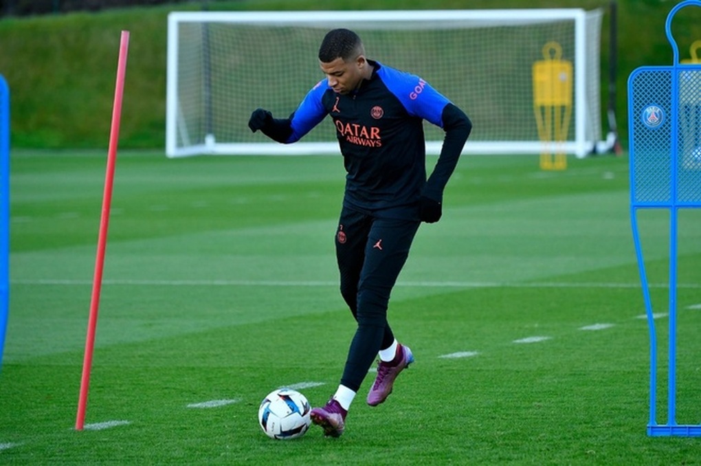 Động thái của Mbappe khiến tất cả phải kinh ngạc - 2 Động thái của Mbappe khiến tất cả phải kinh ngạc - 2