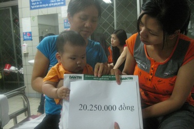 Hơn 20 triệu đồng đến với hai em bé bị nhiễm độc chì 