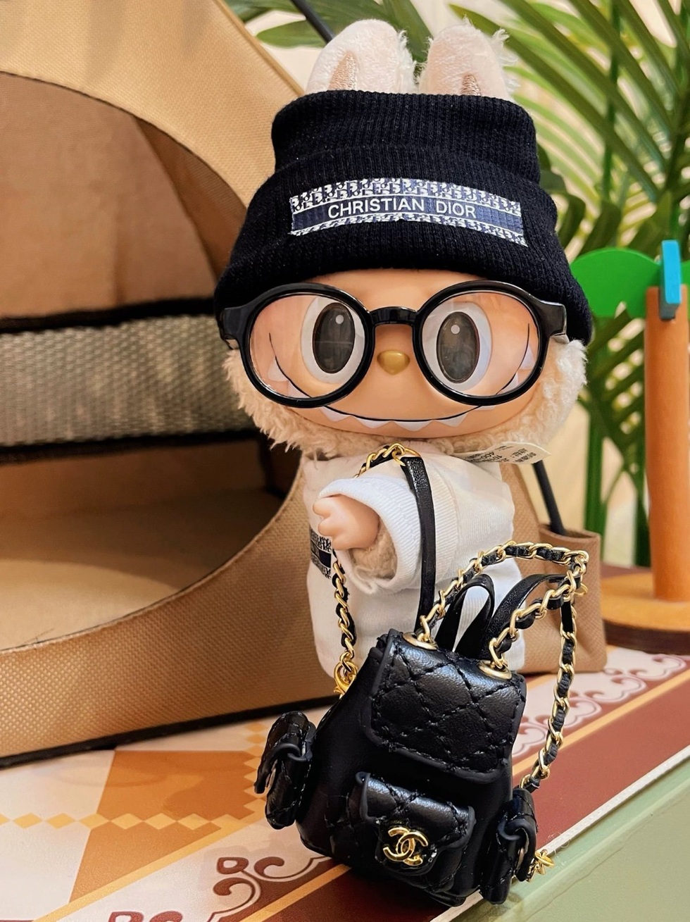 Le Labubu de Lisa à 5,5 milliards de VND et son passe-temps de jouer avec des accessoires de luxe - 5 Labubu giá 5,5 tỷ đồng của Lisa và thú chơi phụ kiện sang chảnh - 5