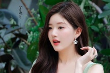 Biên kịch nổi tiếng bị chỉ trích vì nói Triệu Lộ Tư "diễn trò"