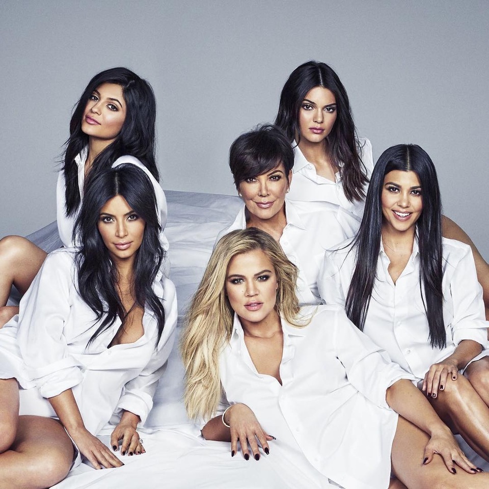 Nhà Kardashian đổi cách kiếm tiền vì… “thế giới đổi thay không ngừng” - 4 Nhà Kardashian đổi cách kiếm tiền vì… “thế giới đổi thay không ngừng” - 4