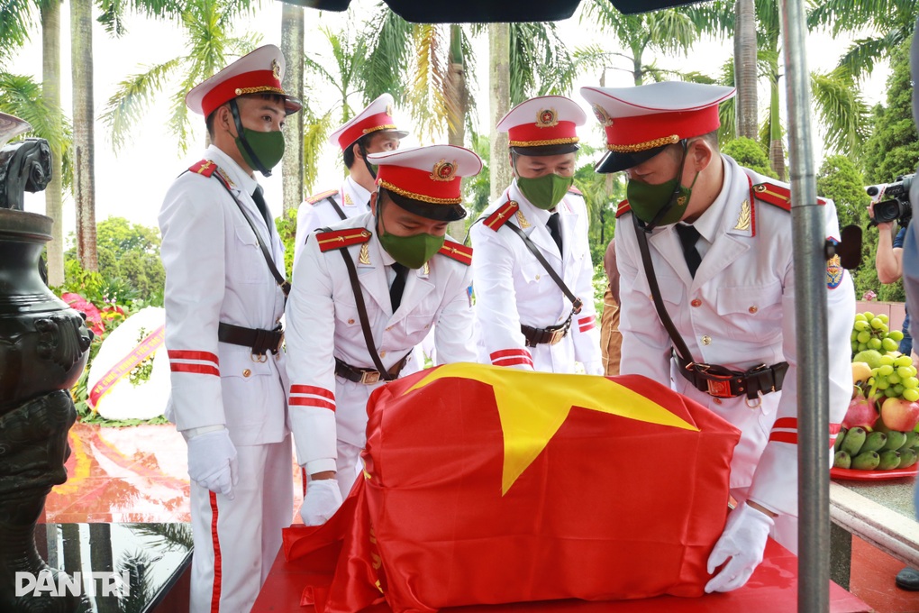 Em yên tâm an nghỉ, gia đình rất tự hào về em! - 8 Em yên tâm an nghỉ, gia đình rất tự hào về em! - 8