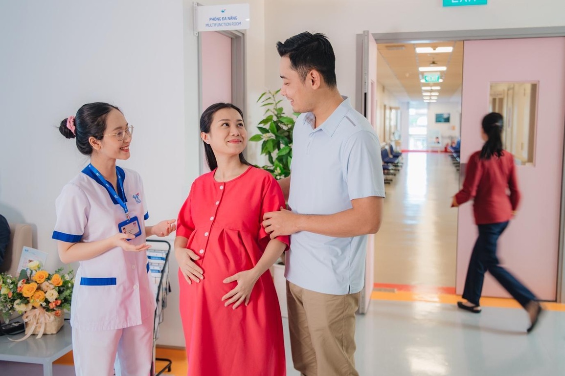 Khoảnh khắc đầu tiên mẹ nhìn rõ mặt con khi siêu âm 4D - 4 Khoảnh khắc đầu tiên mẹ nhìn rõ mặt con khi siêu âm 4D - 4