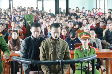 Hai anh em sinh đôi chia nhau 36 năm tù