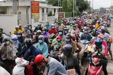Xót cảnh sa cơ chóng vánh của những người nghèo vội vã về quê tránh dịch