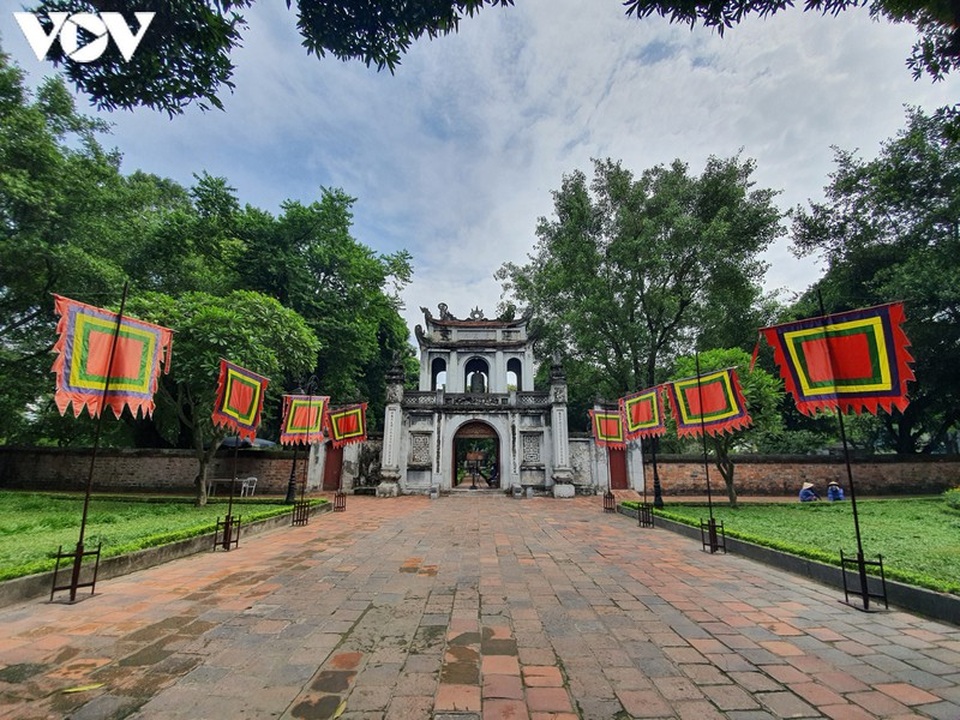 Nhiều di tích, danh lam thắng cảnh tại Hà Nội vẫn mở cửa nhưng không có khách - 1 Nhiều di tích, danh lam thắng cảnh tại Hà Nội vẫn mở cửa nhưng không có khách - 1