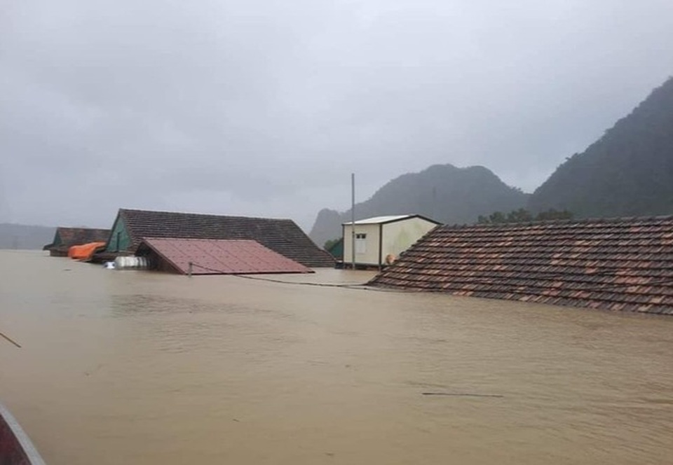 9 cơn bão dồn dập đổ vào miền Trung làm gần 250 người chết và mất tích - 1 9 cơn bão dồn dập đổ vào miền Trung làm gần 250 người chết và mất tích - 1