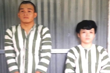 Cô gái trẻ quay clip cảnh "xin ngón tay" của bạn