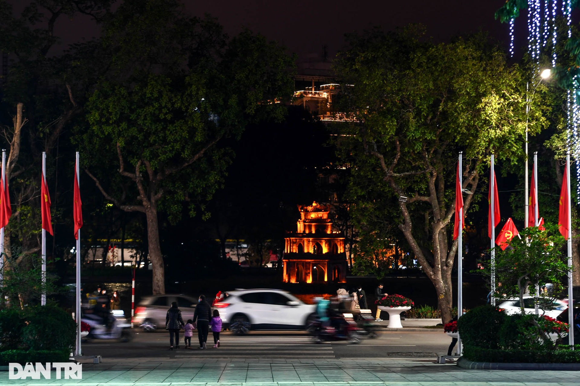 Đêm giao thừa tĩnh lặng, khác biệt tại Hà Nội - 1