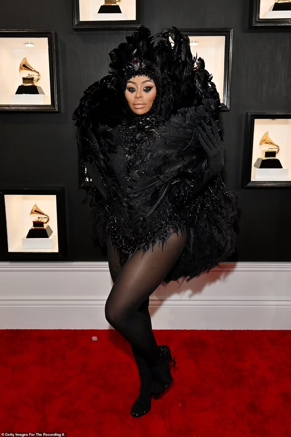 Thảm đỏ Grammy 2023: Người đẹp ngỡ ngàng, người dị khó tin - 8 Thảm đỏ Grammy 2023: Người đẹp ngỡ ngàng, người dị khó tin - 8