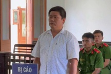 Chém trọng thương anh họ vì nghi nhìn lén vợ tắm