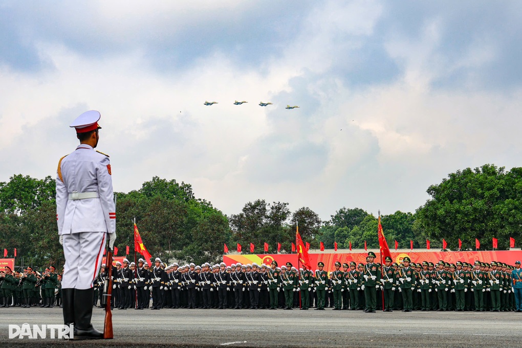 Không quân hợp luyện cùng các khối diễu binh tại sân bay Biên Hòa - 2