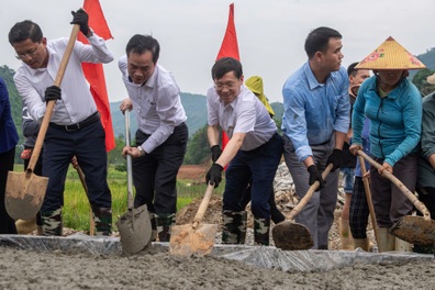 Khởi công xây dựng tuyến đường Làng Nủ - Trĩ Trong