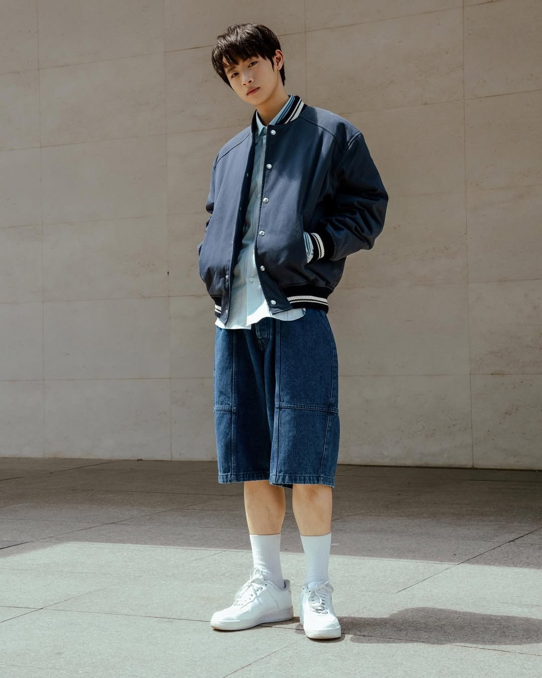 Giới trẻ châu Á rộ mốt phối đồ dạo phố với áo len cardigan - 7