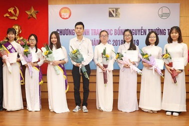 Quỹ Khuyến học Việt Nam trao học bổng Nguyễn Trường Tộ đến nhiều trường đại học ở Thủ đô