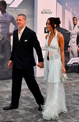 Hình ảnh đẹp đôi của quý ông hấp dẫn Brad Pitt và bạn gái kém 27 tuổi - 2