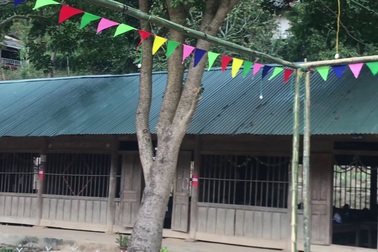 Về nơi học sinh học trong gian khó.