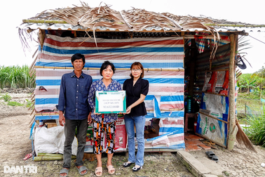 "Tết này tôi có nhà mới, mâm cơm cũng sung túc hơn nhờ bạn đọc Dân trí"