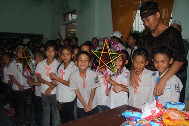 Trẻ em nơi từng trong "tâm bão" háo hức đón Trung thu