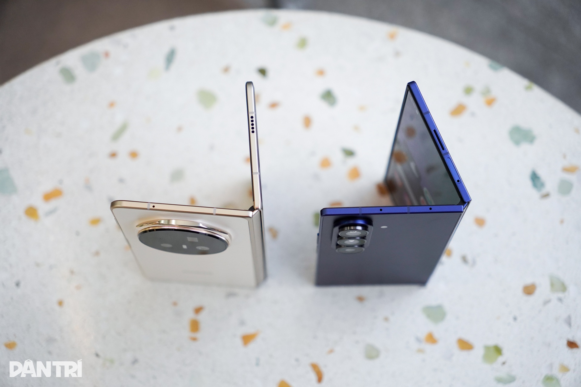Honor Magic V5 vs Samsung Galaxy Z Fold7: Telefon pintar boleh lipat manakah yang sesuai? - 5 Honor Magic V5 đối đầu Samsung Galaxy Z Fold7: Smartphone gập nào phù hợp? - 5