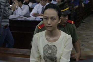 Hoa hậu Phương Nga có nên giữ quyền im lặng?