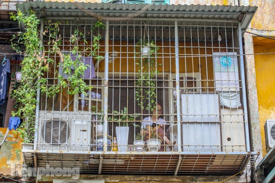 Cận cảnh các chung cư trước nguy cơ đổ sập bất cứ lúc nào ở Hà Nội - 20 Cận cảnh các chung cư trước nguy cơ đổ sập bất cứ lúc nào ở Hà Nội - 20