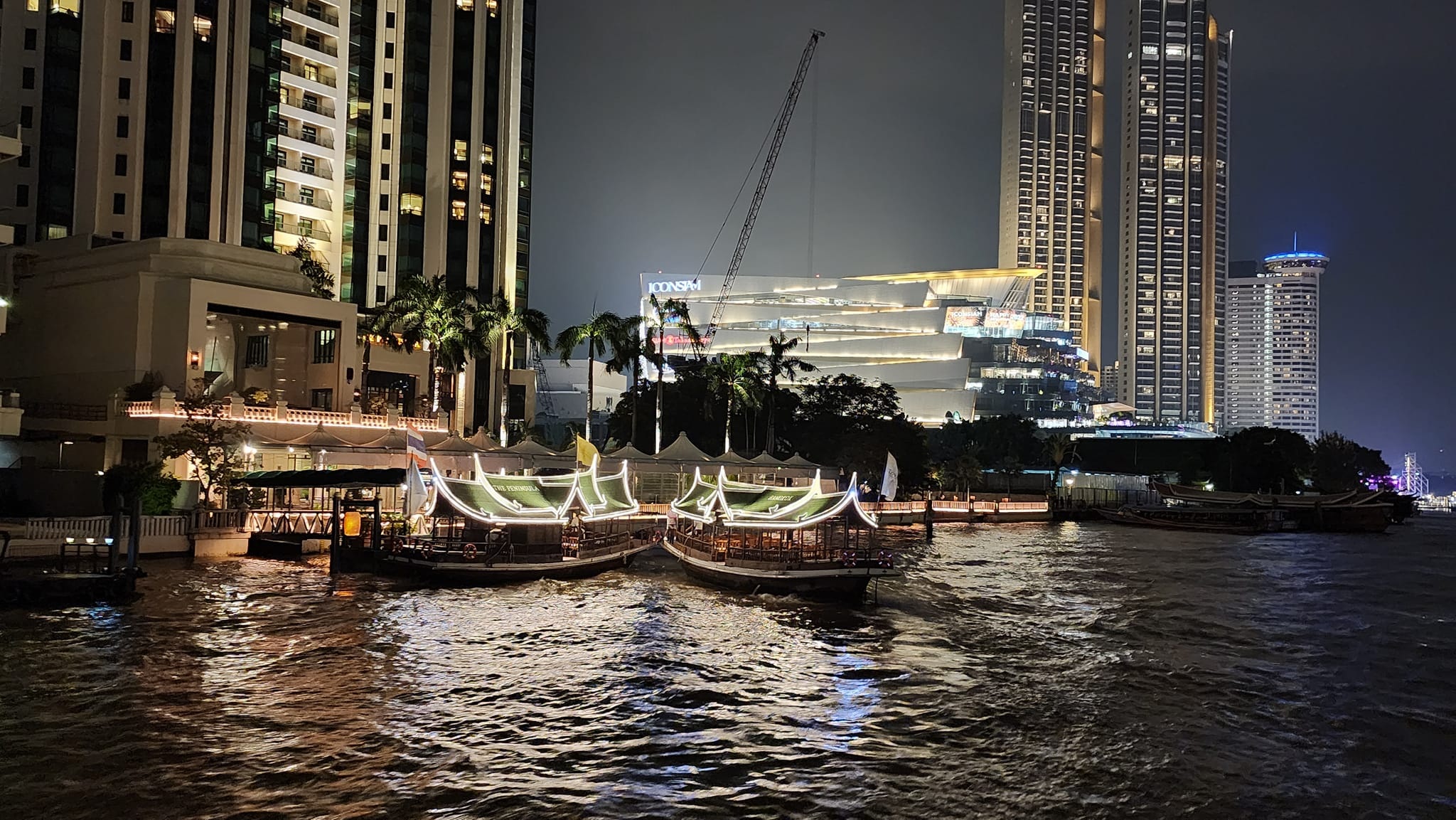 Tham quan ngắm cảnh rồi ngủ sớm, khách Tây thiếu chỗ tiêu tiền ở Việt Nam - 7 Tham quan ngắm cảnh rồi ngủ sớm, khách Tây thiếu chỗ tiêu tiền ở Việt Nam - 7