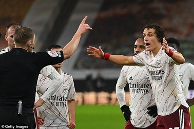 David Luiz lập "kỷ lục" tệ hại gây họa cho Arsenal