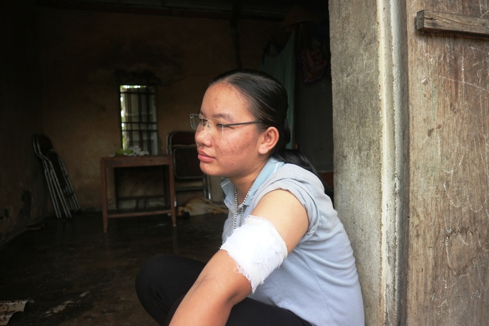 Nhói lòng hoàn cảnh éo le của cô gái u máu, suốt 8 năm chăm mẹ ung thư - 1 Nhói lòng hoàn cảnh éo le của cô gái u máu, suốt 8 năm chăm mẹ ung thư - 1