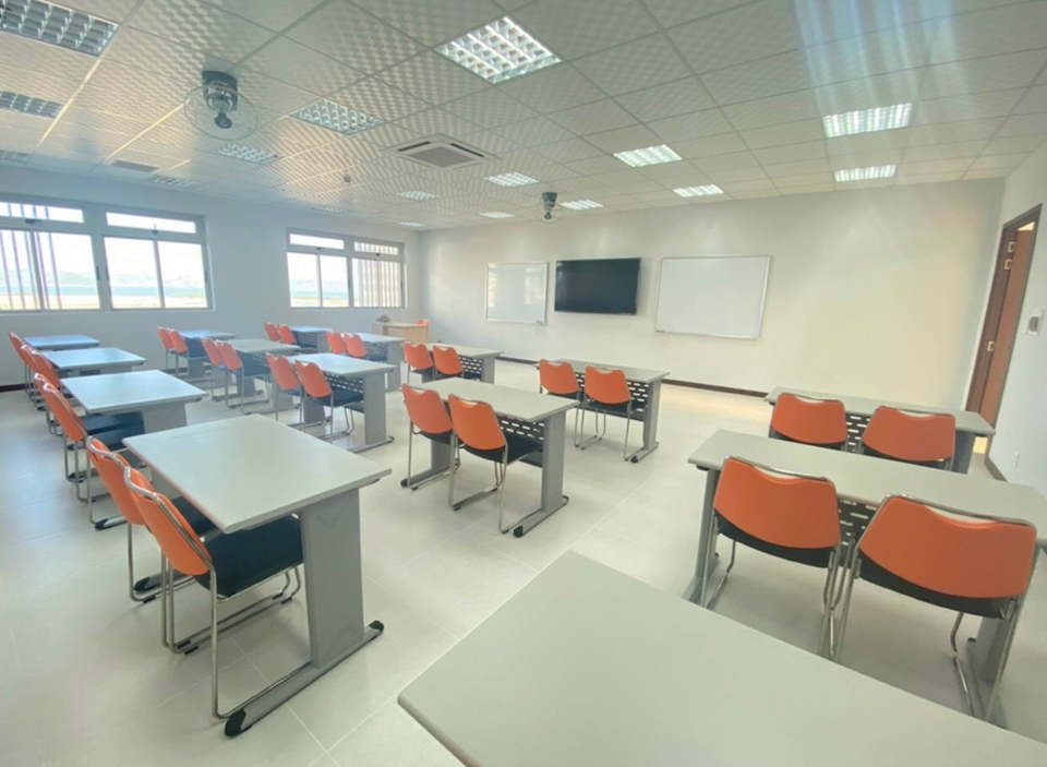 Phụ huynh Nam Trung Bộ cho con học chuyên sâu AI - 3