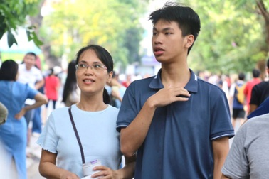 Hơn 3.000 thí sinh tranh suất vào lớp 10 Trường THPT Chuyên Ngoại ngữ