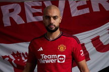 Chưa kịp ra mắt, tân binh Man Utd báo tin sét đánh