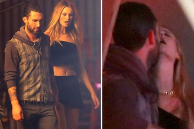 Adam Levine quay clip "nóng" cùng vợ mới cưới